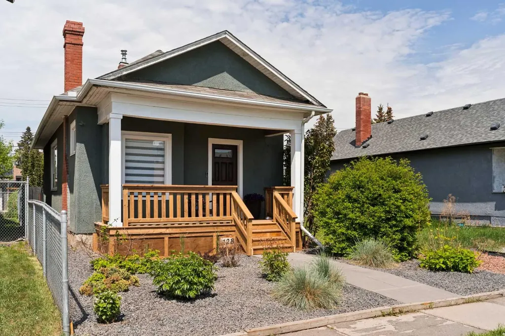 128 18 Avenue NE Calgary AB T2E 1M9
