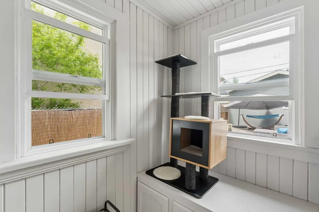 128 18 Avenue NE Calgary AB T2E 1M9