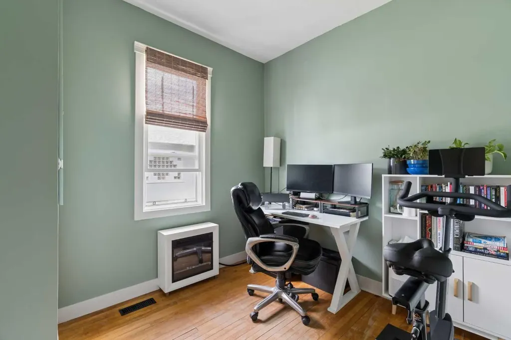 128 18 Avenue NE Calgary AB T2E 1M9