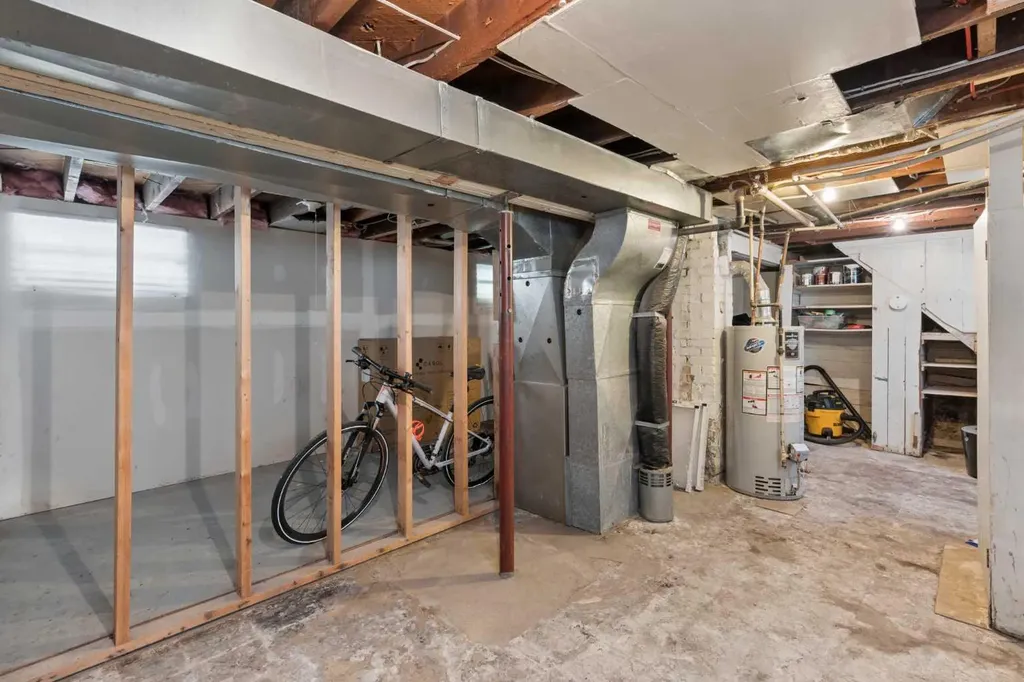 128 18 Avenue NE Calgary AB T2E 1M9