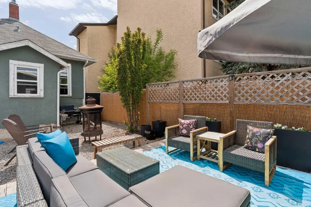 128 18 Avenue NE Calgary AB T2E 1M9