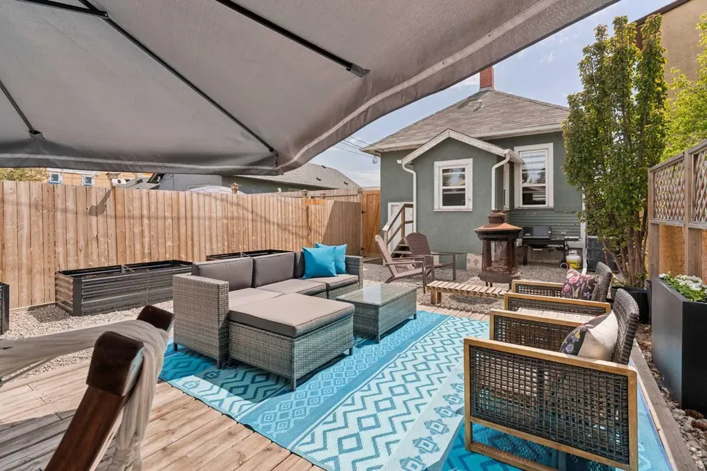 128 18 Avenue NE Calgary AB T2E 1M9
