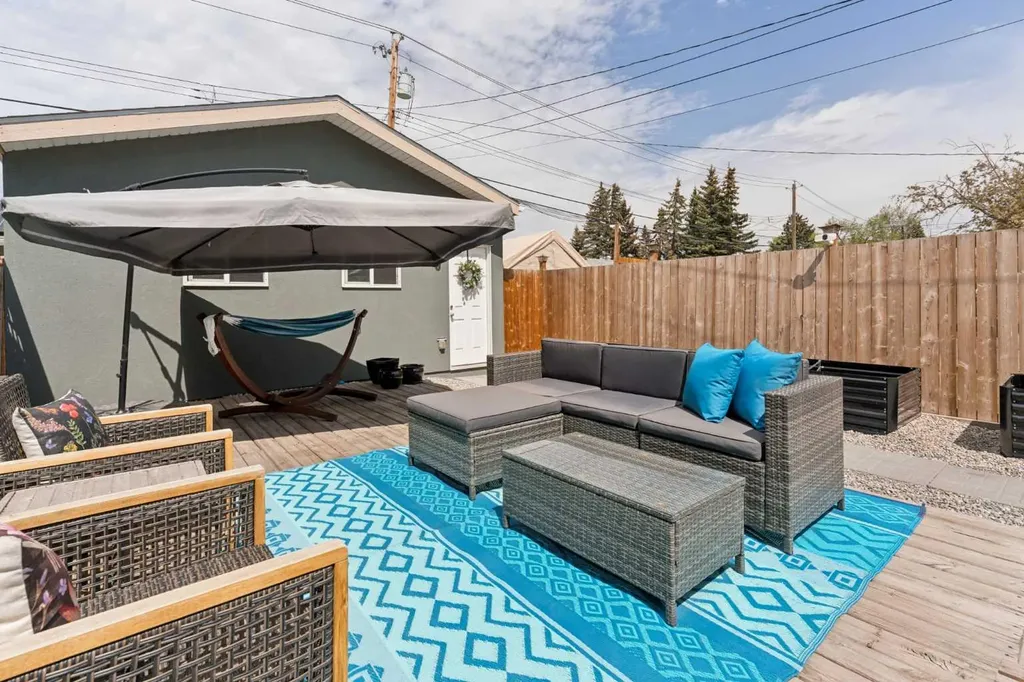 128 18 Avenue NE Calgary AB T2E 1M9