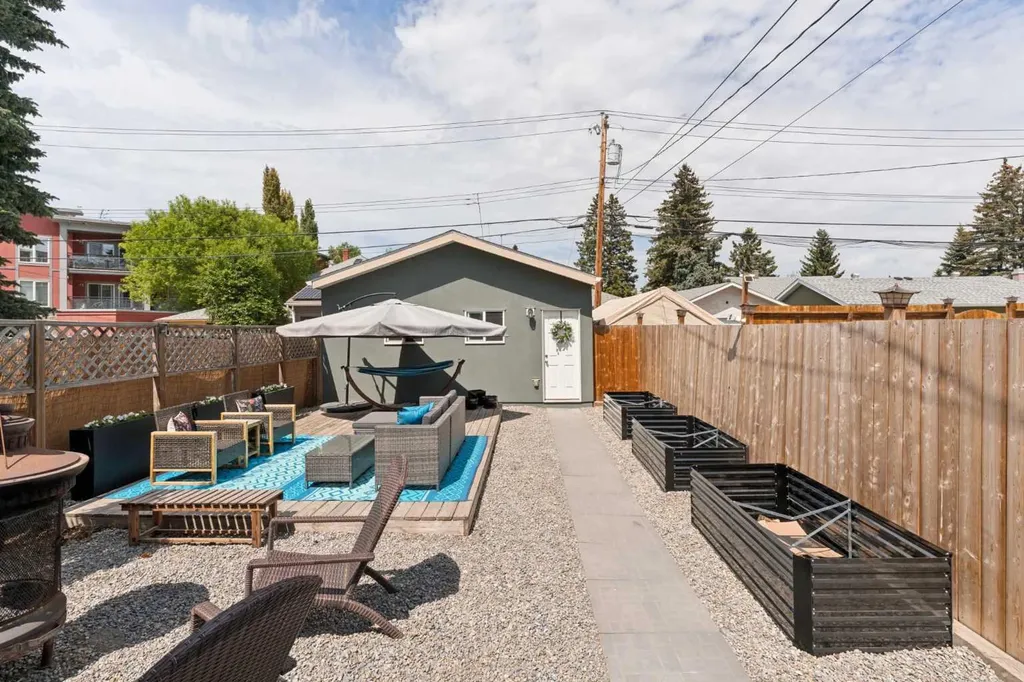 128 18 Avenue NE Calgary AB T2E 1M9
