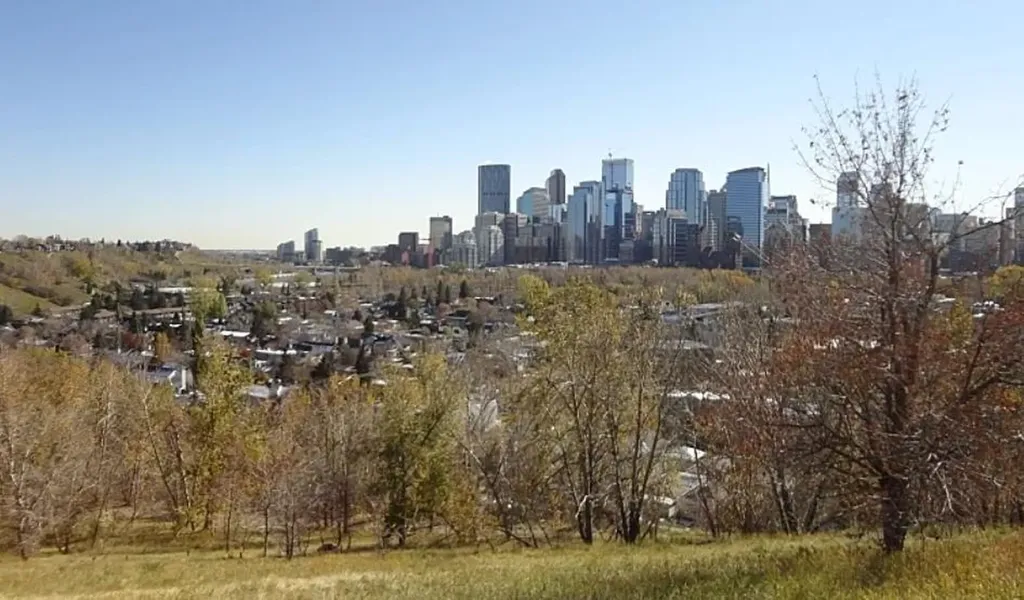 128 18 Avenue NE Calgary AB T2E 1M9