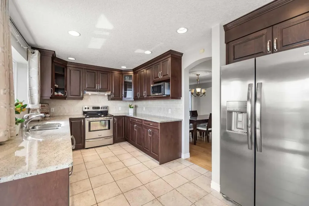 2740 Signal Ridge View SW Calgary AB T3H 2J5