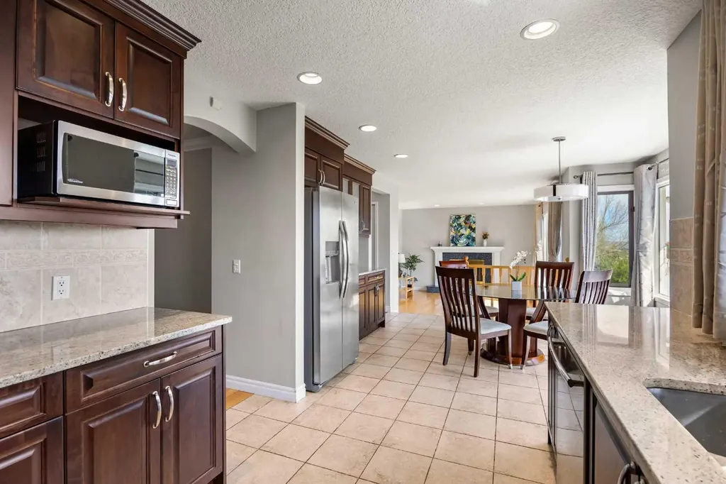 2740 Signal Ridge View SW Calgary AB T3H 2J5