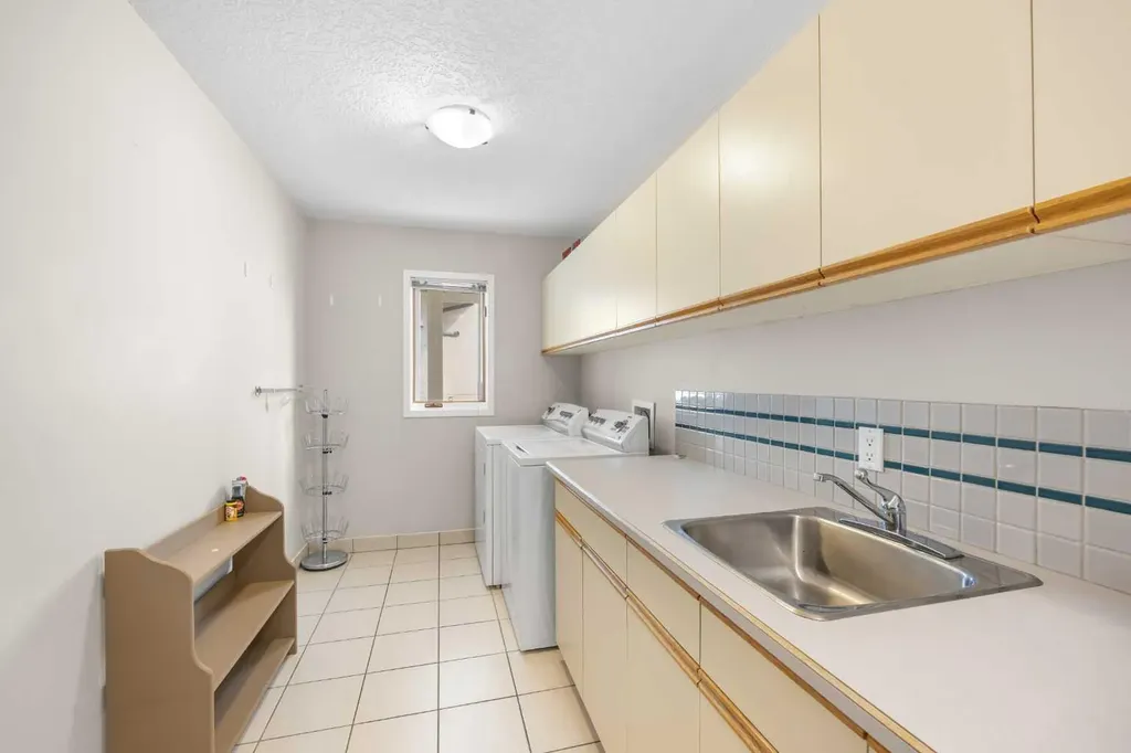 2740 Signal Ridge View SW Calgary AB T3H 2J5