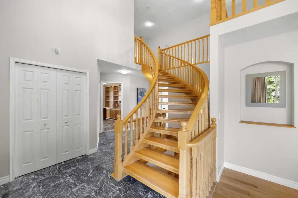 2740 Signal Ridge View SW Calgary AB T3H 2J5