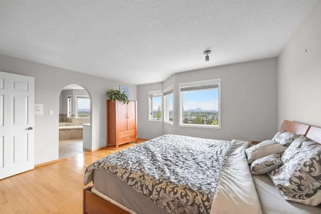 2740 Signal Ridge View SW Calgary AB T3H 2J5