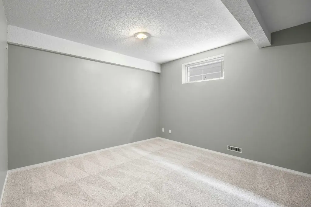 2740 Signal Ridge View SW Calgary AB T3H 2J5