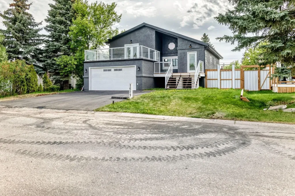 1629 Athabasca Street Crossfield AB T0m0s0