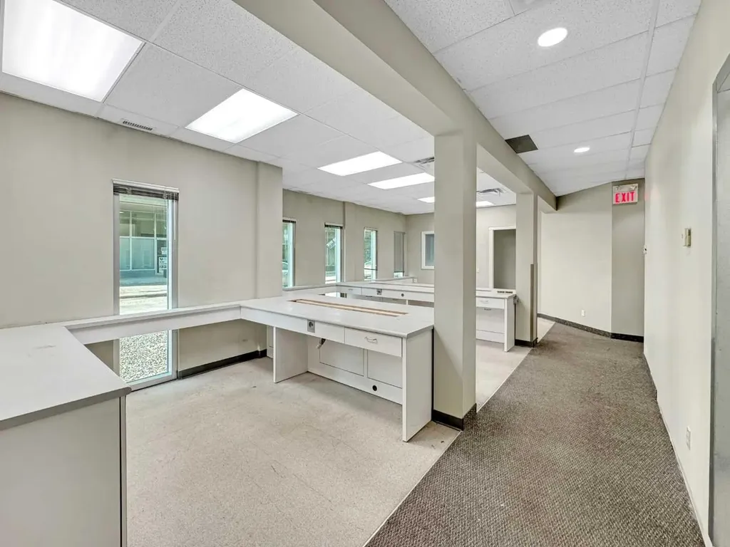 902 9th Avenue SW Calgary AB T2P 1L8
