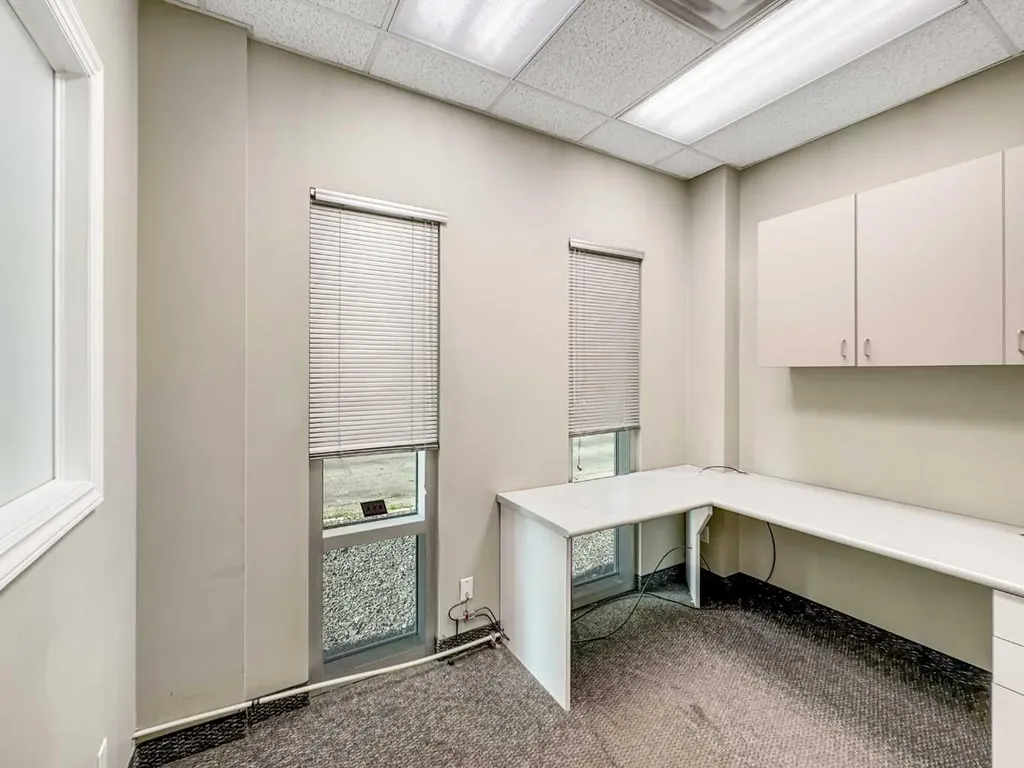 902 9th Avenue SW Calgary AB T2P 1L8