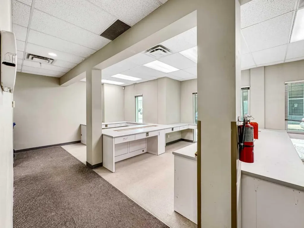 902 9th Avenue SW Calgary AB T2P 1L8