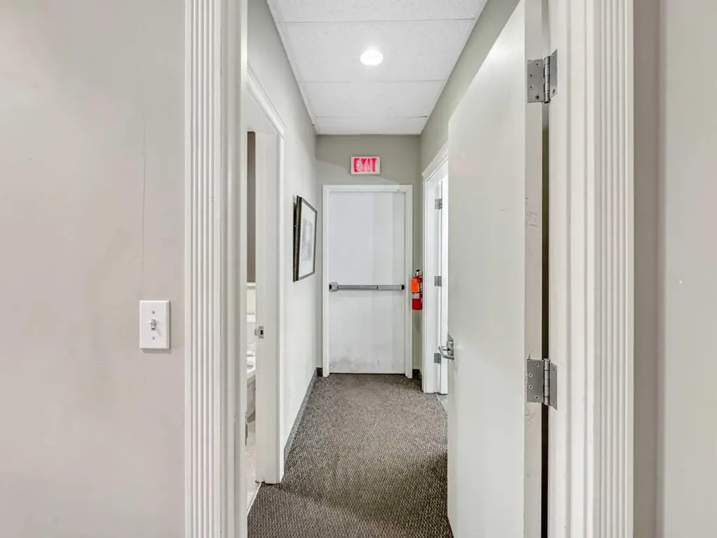 902 9th Avenue SW Calgary AB T2P 1L8