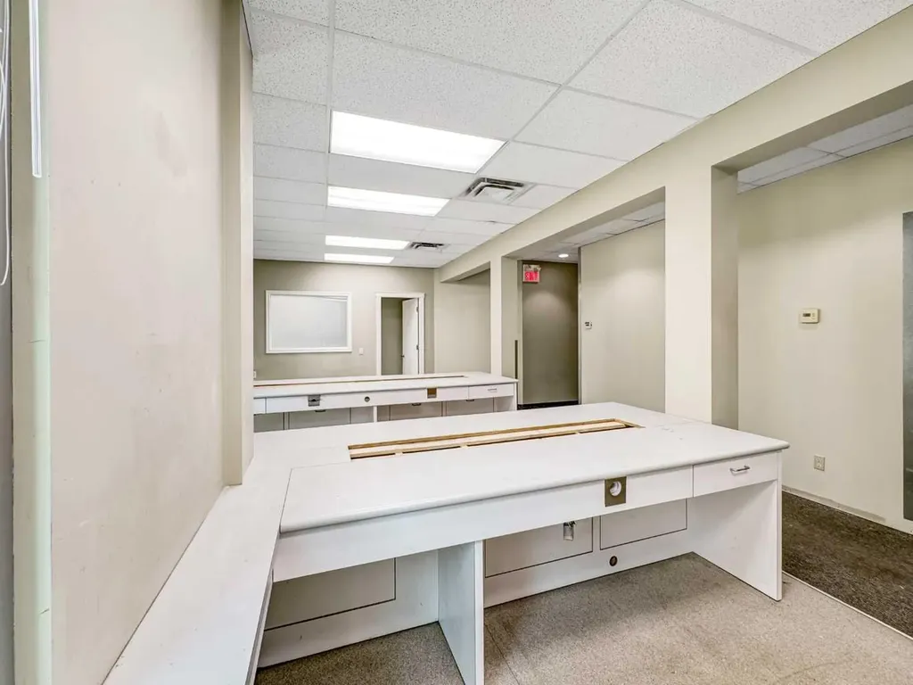 902 9th Avenue SW Calgary AB T2P 1L8