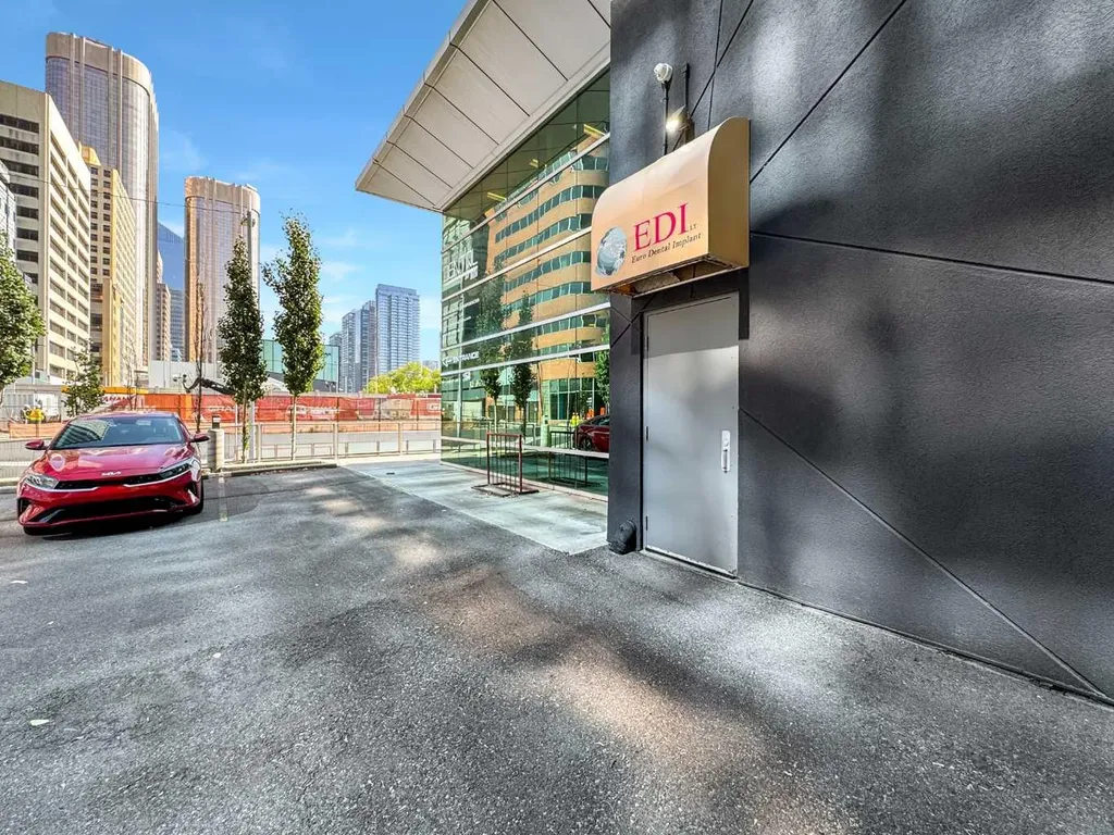 902 9th Avenue SW Calgary AB T2P 1L8