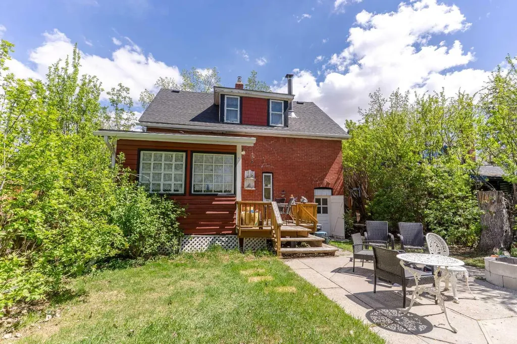 1613 17a Street SE Calgary AB T2G 3W8