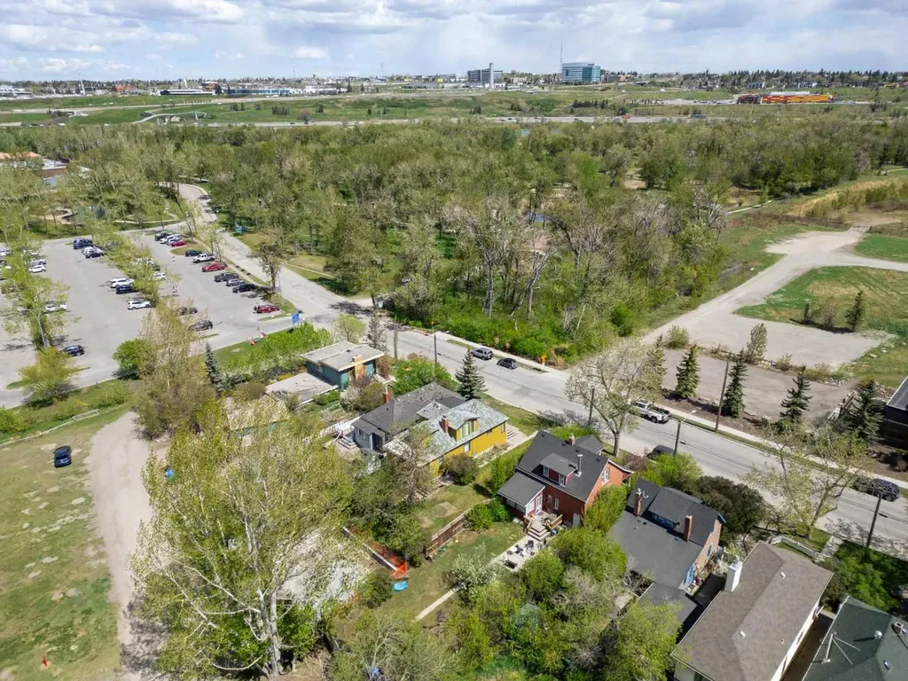 1613 17a Street SE Calgary AB T2G 3W8