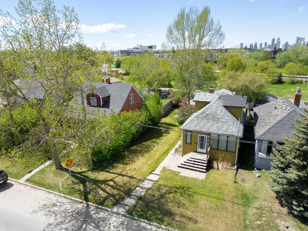 1613 17a Street SE Calgary AB T2G 3W8