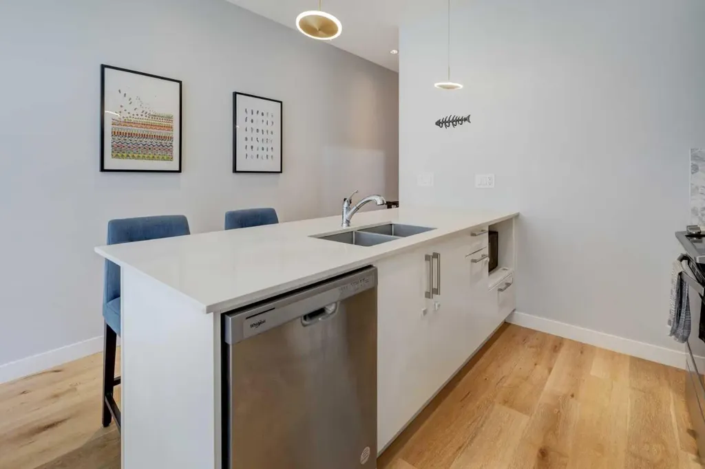 408 27 Avenue NE Calgary AB T2E 2A4