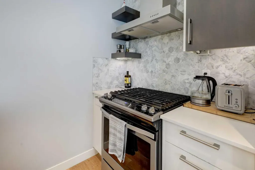 408 27 Avenue NE Calgary AB T2E 2A4
