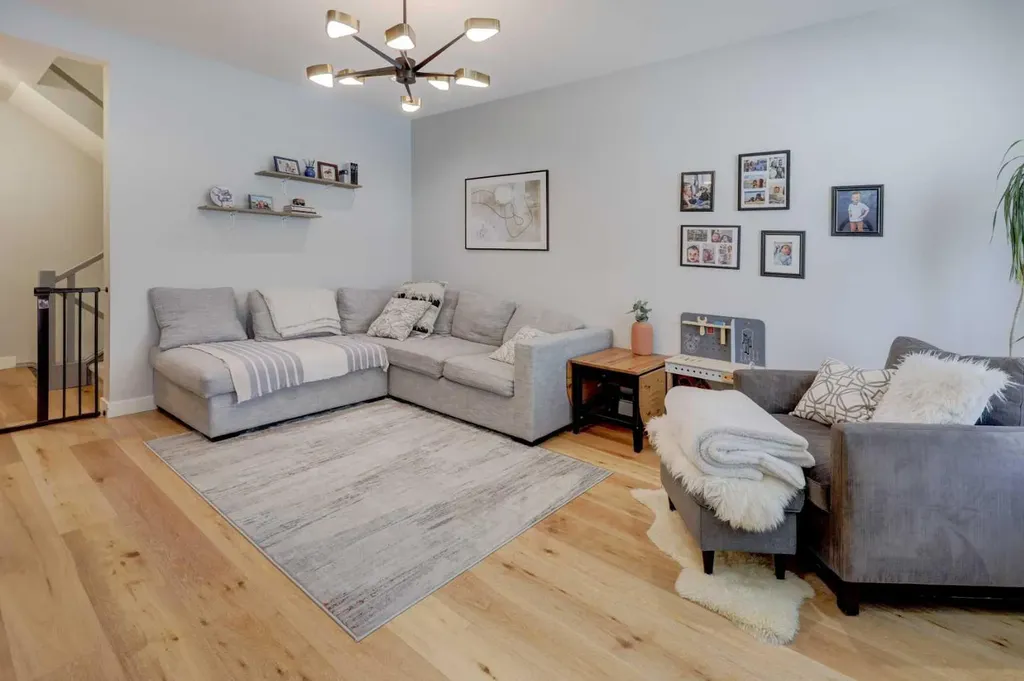 408 27 Avenue NE Calgary AB T2E 2A4