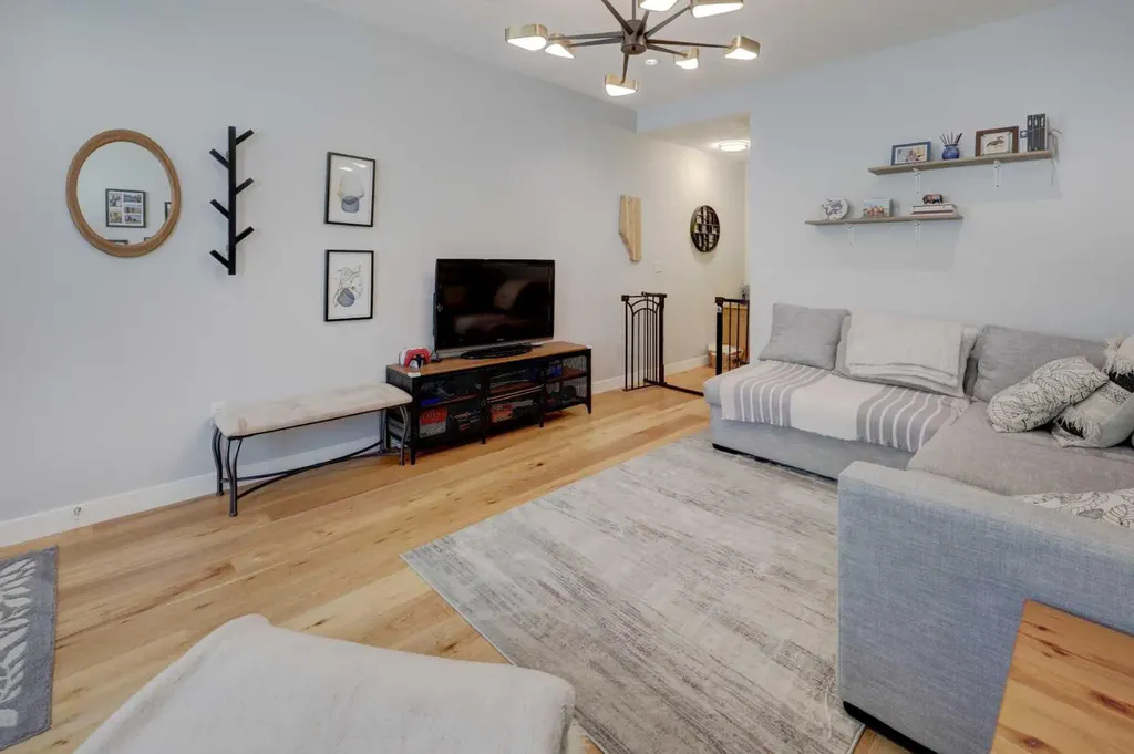 408 27 Avenue NE Calgary AB T2E 2A4