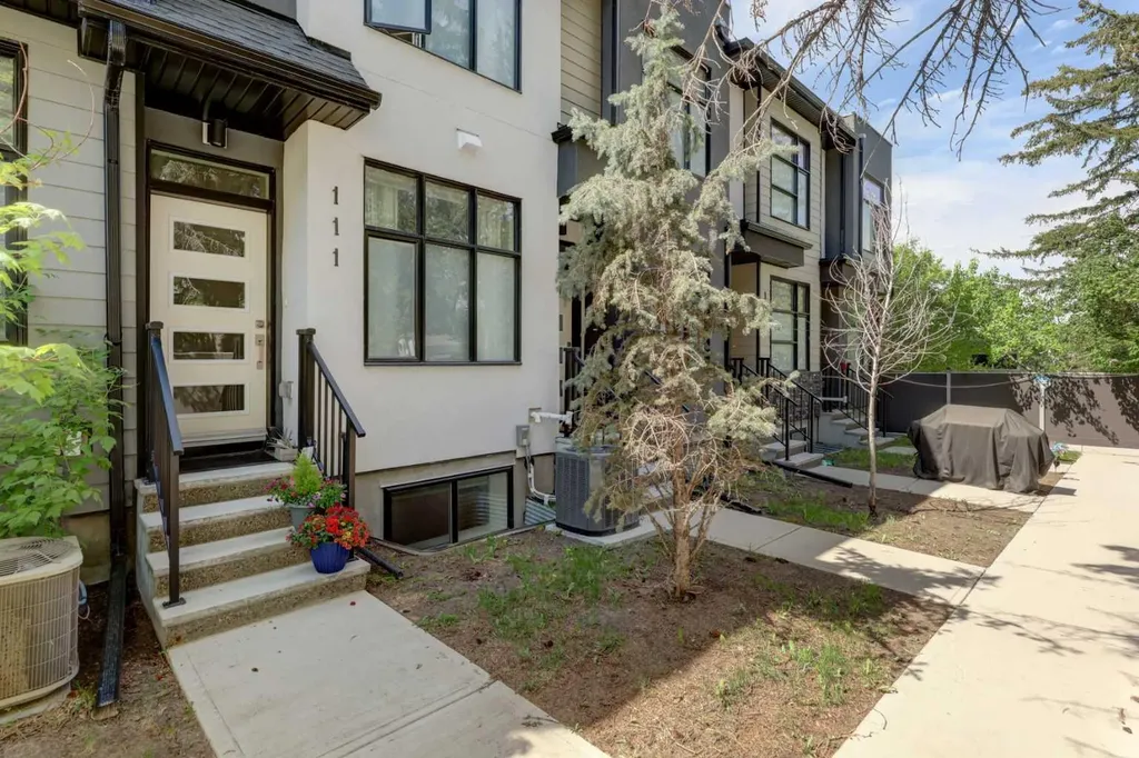 408 27 Avenue NE Calgary AB T2E 2A4