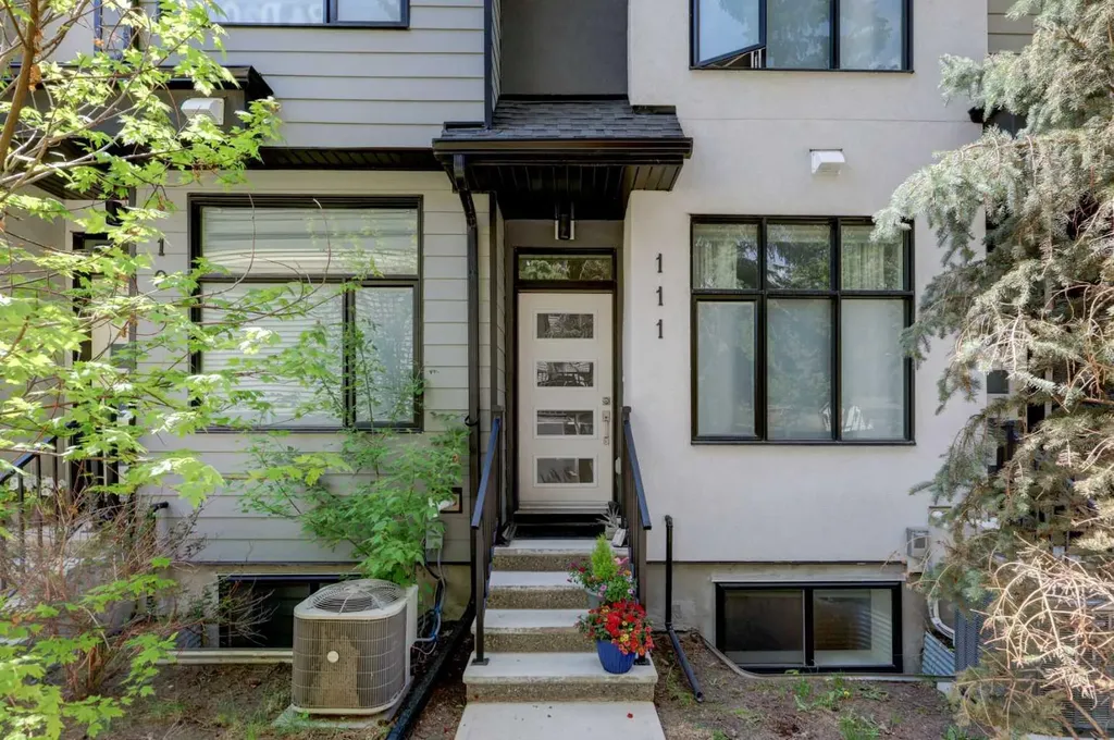 408 27 Avenue NE Calgary AB T2E 2A4