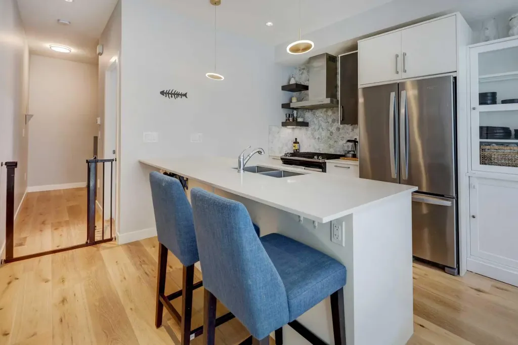 408 27 Avenue NE Calgary AB T2E 2A4