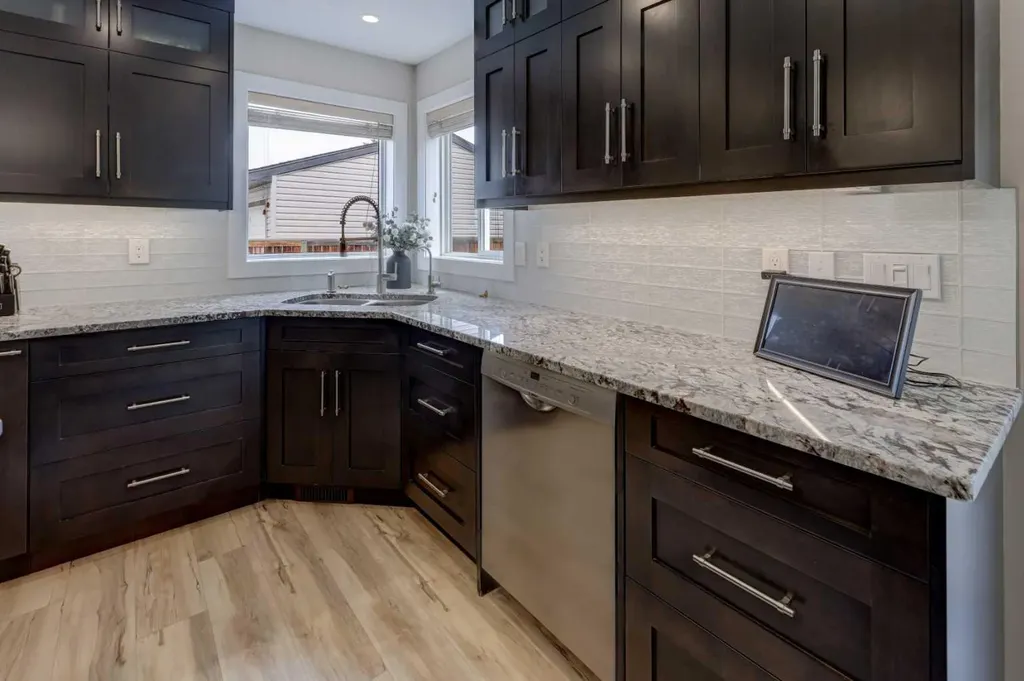 8 Canoe Road SW Airdrie AB T4B 2N3