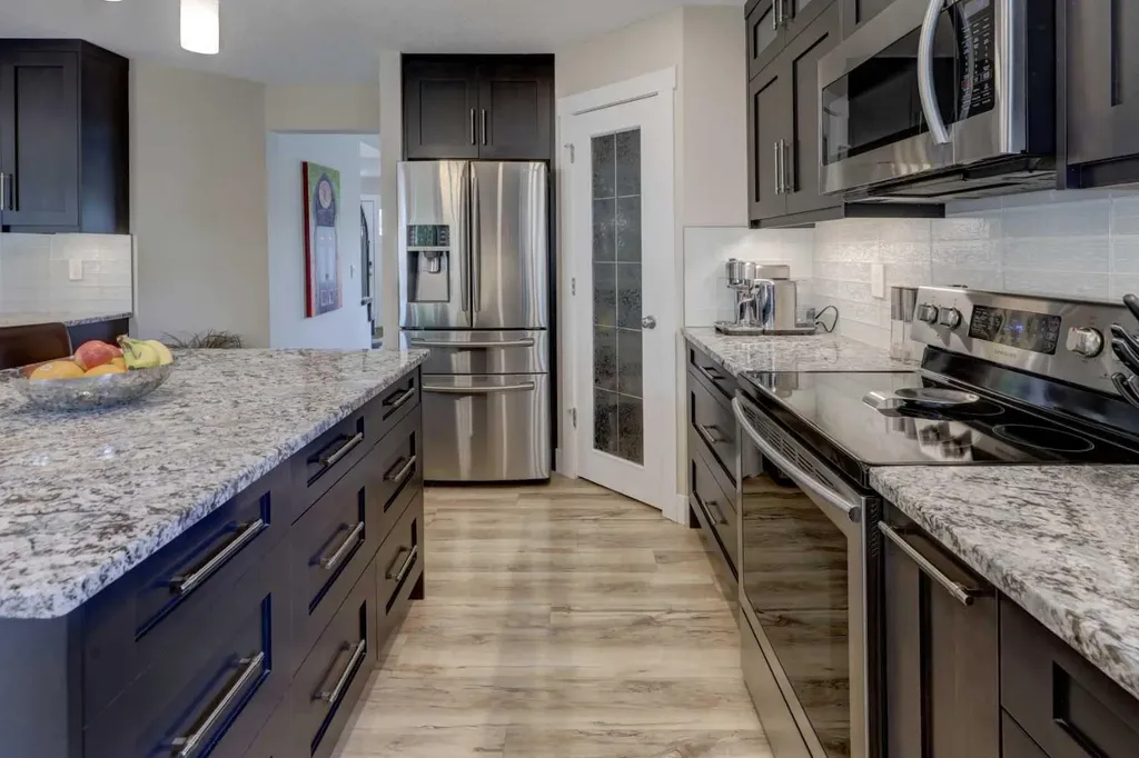 8 Canoe Road SW Airdrie AB T4B 2N3