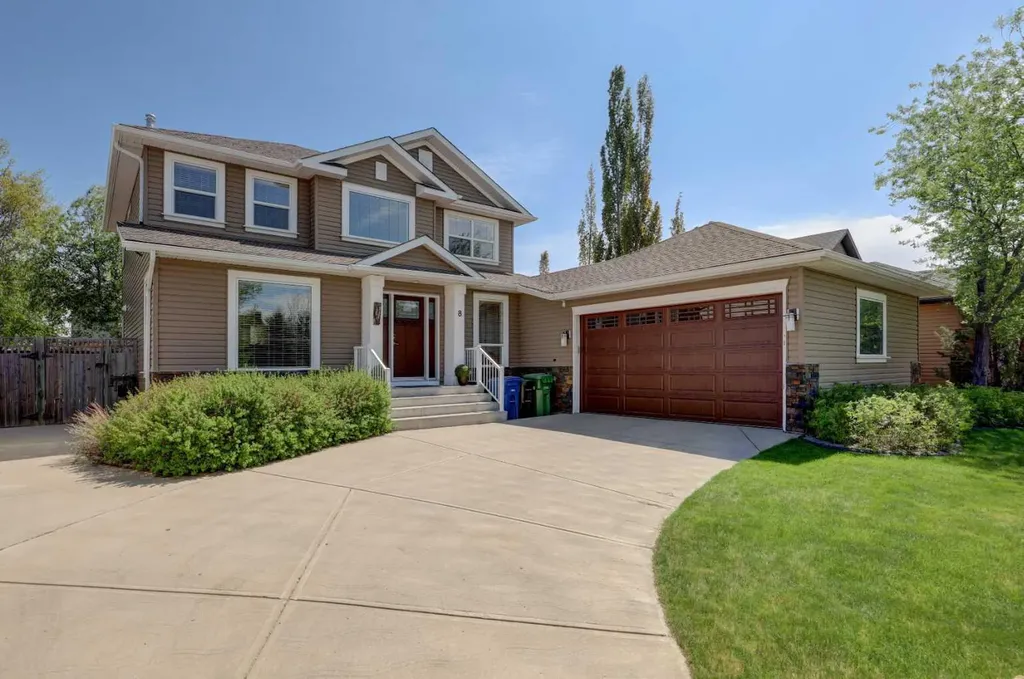 8 Canoe Road SW Airdrie AB T4B 2N3