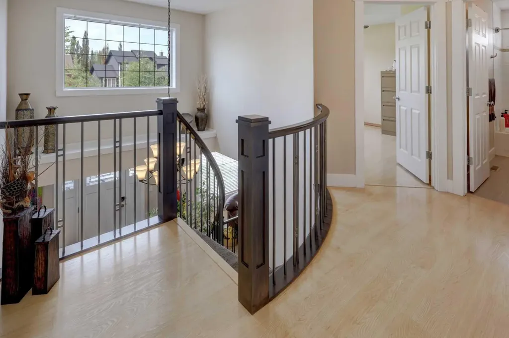 8 Canoe Road SW Airdrie AB T4B 2N3