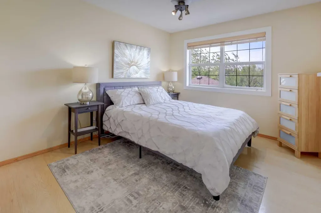 8 Canoe Road SW Airdrie AB T4B 2N3