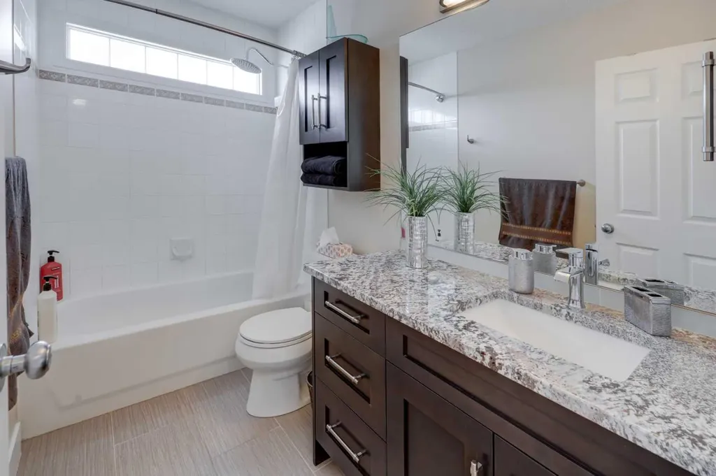 8 Canoe Road SW Airdrie AB T4B 2N3