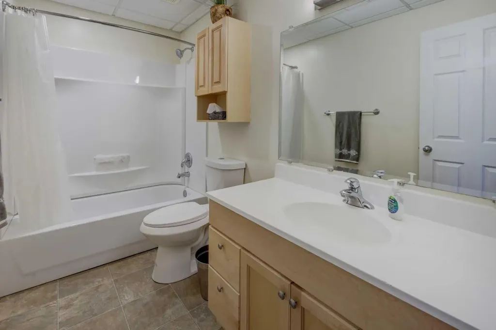 8 Canoe Road SW Airdrie AB T4B 2N3