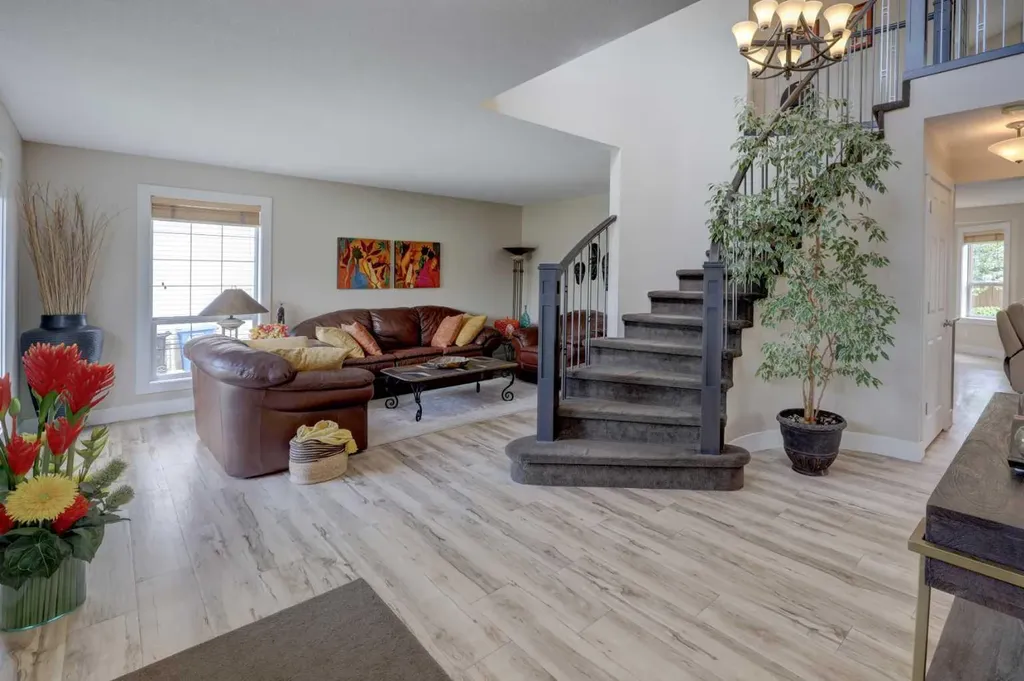8 Canoe Road SW Airdrie AB T4B 2N3