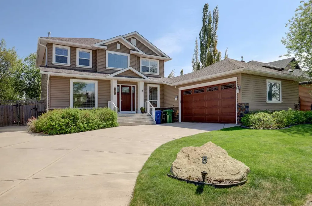 8 Canoe Road SW Airdrie AB T4B 2N3