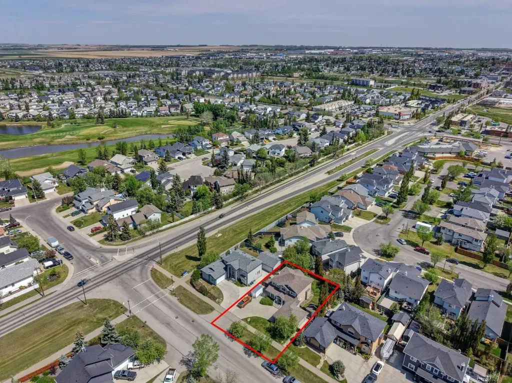 8 Canoe Road SW Airdrie AB T4B 2N3