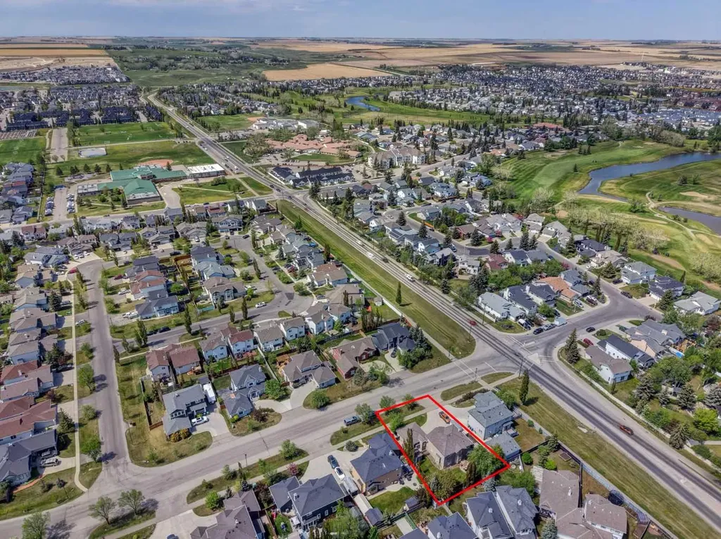 8 Canoe Road SW Airdrie AB T4B 2N3
