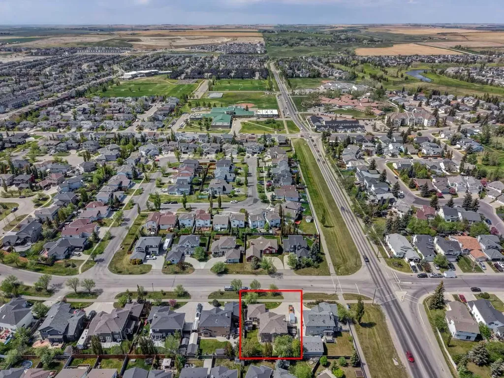 8 Canoe Road SW Airdrie AB T4B 2N3