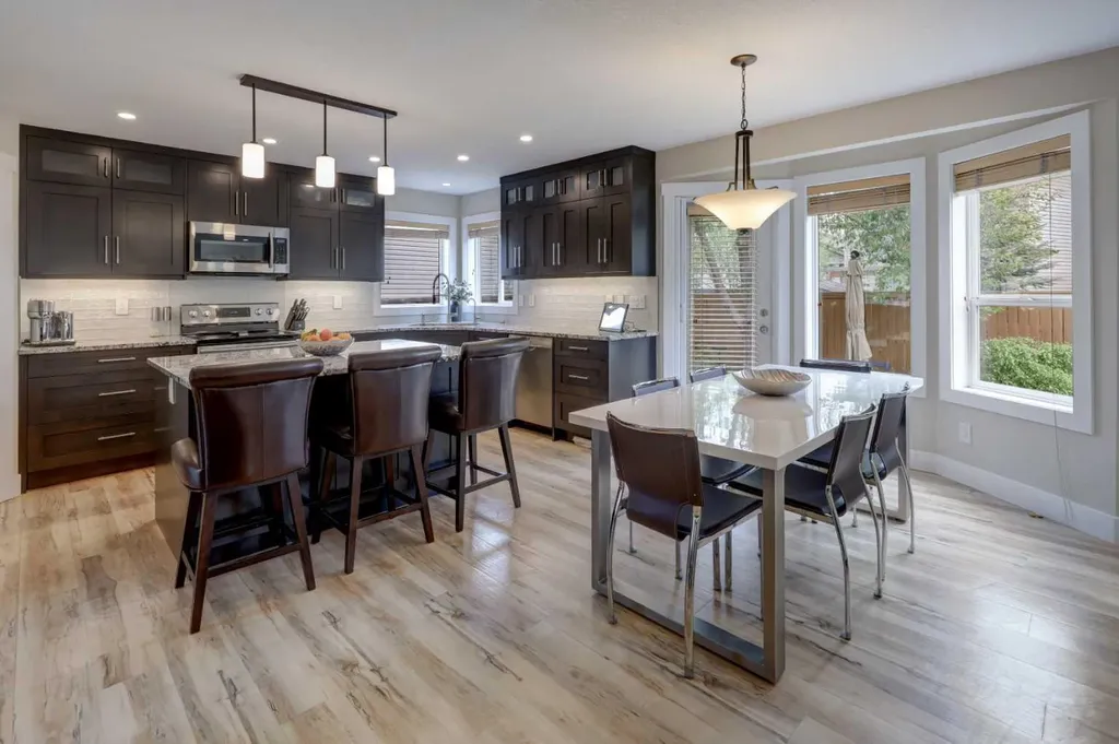 8 Canoe Road SW Airdrie AB T4B 2N3