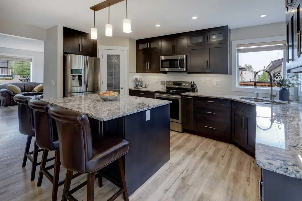 8 Canoe Road SW Airdrie AB T4B 2N3