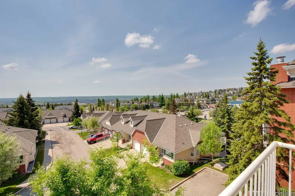 2301 Sienna Park Green SW Calgary AB T3H 3N7
