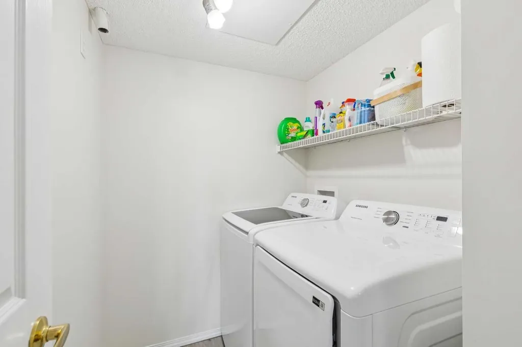 2301 Sienna Park Green SW Calgary AB T3H 3N7