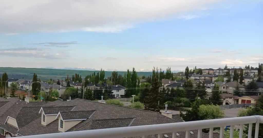 2301 Sienna Park Green SW Calgary AB T3H 3N7