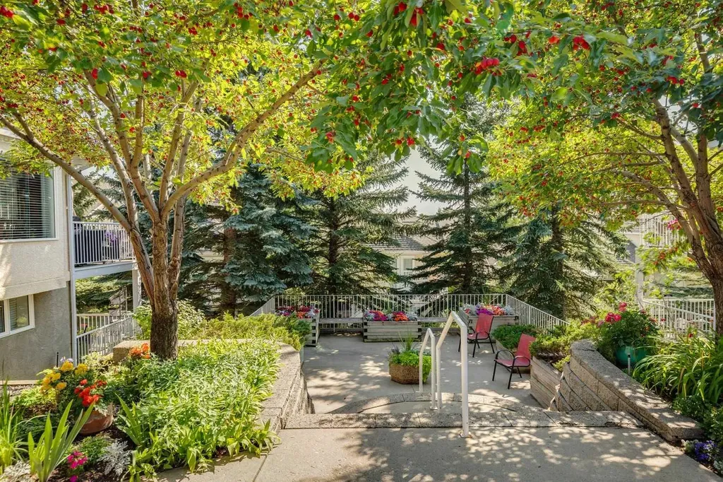 2301 Sienna Park Green SW Calgary AB T3H 3N7